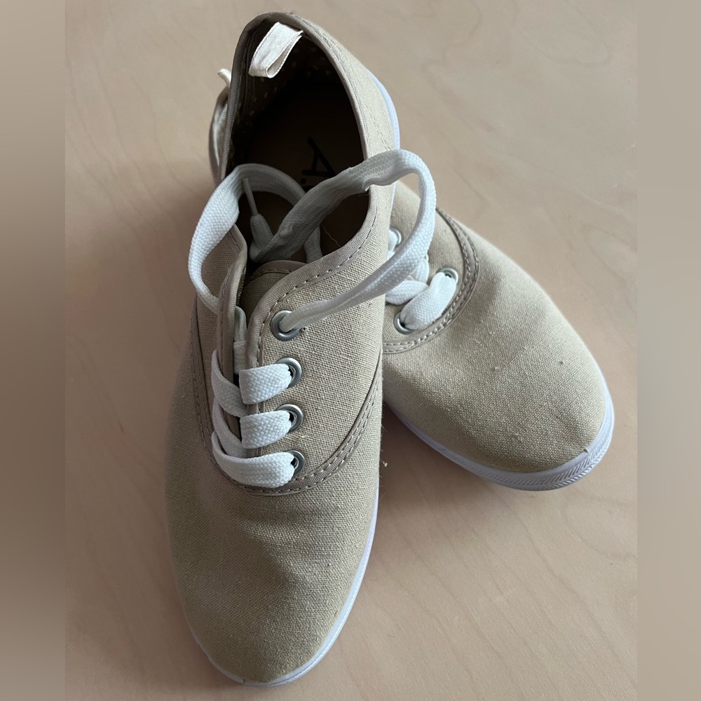 🌸 5/$20 - Size 7 - Canvas Sneakers - NWOT